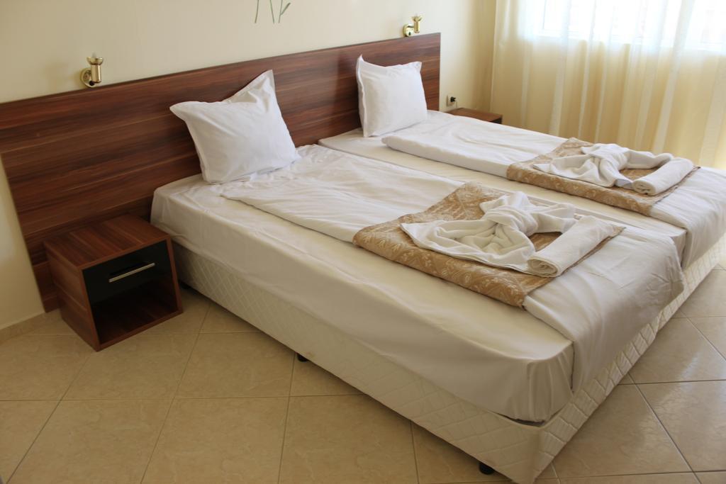 Hotel Brilliance Varna Room photo